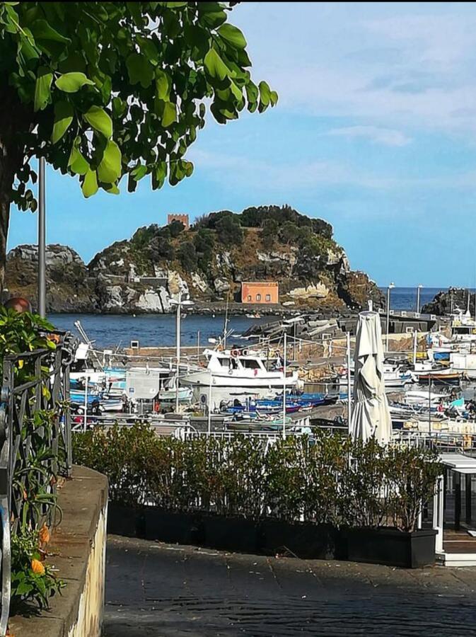 La Petite Maison Aci Castello Eksteriør billede