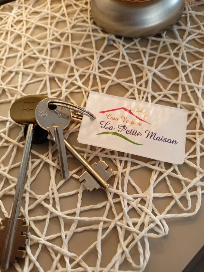 La Petite Maison Aci Castello Eksteriør billede