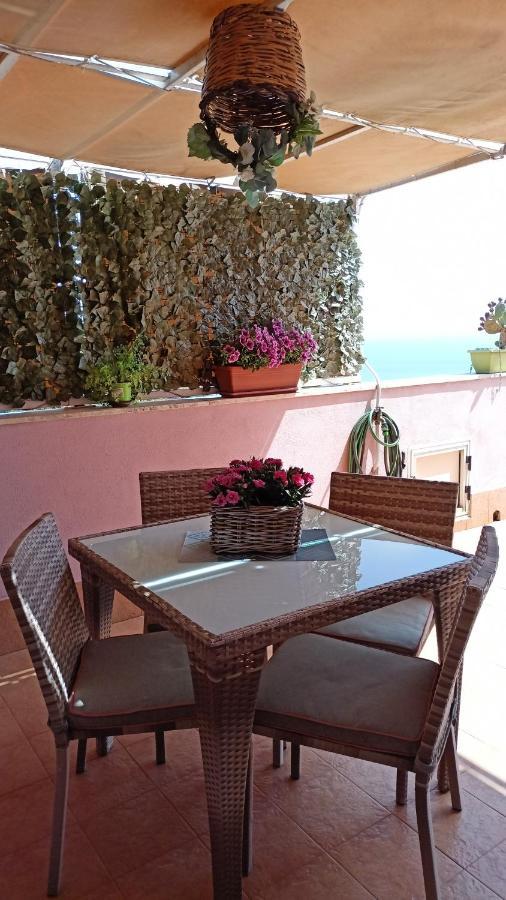 La Petite Maison Aci Castello Eksteriør billede