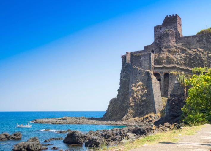 La Petite Maison Aci Castello Eksteriør billede