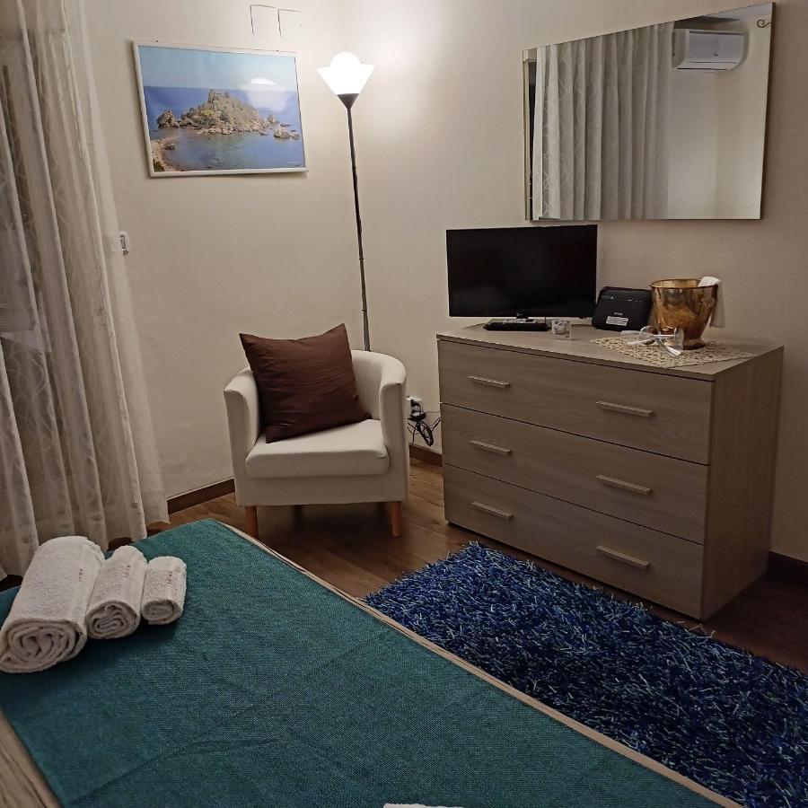 La Petite Maison Aci Castello Eksteriør billede