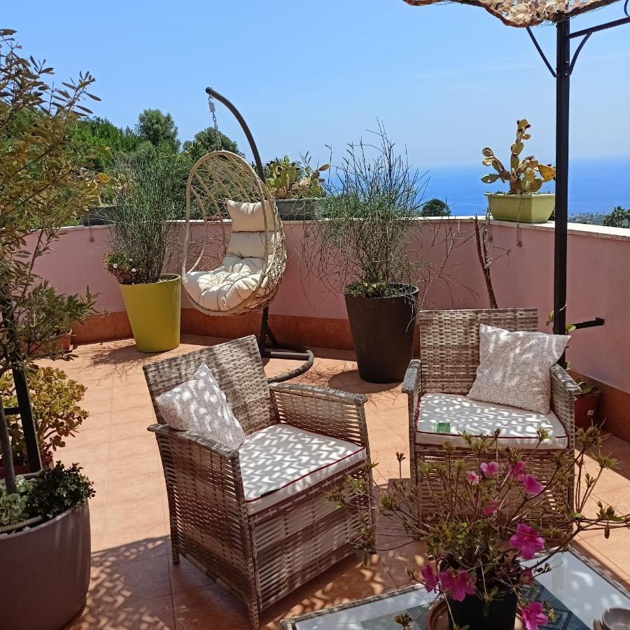 La Petite Maison Aci Castello Eksteriør billede