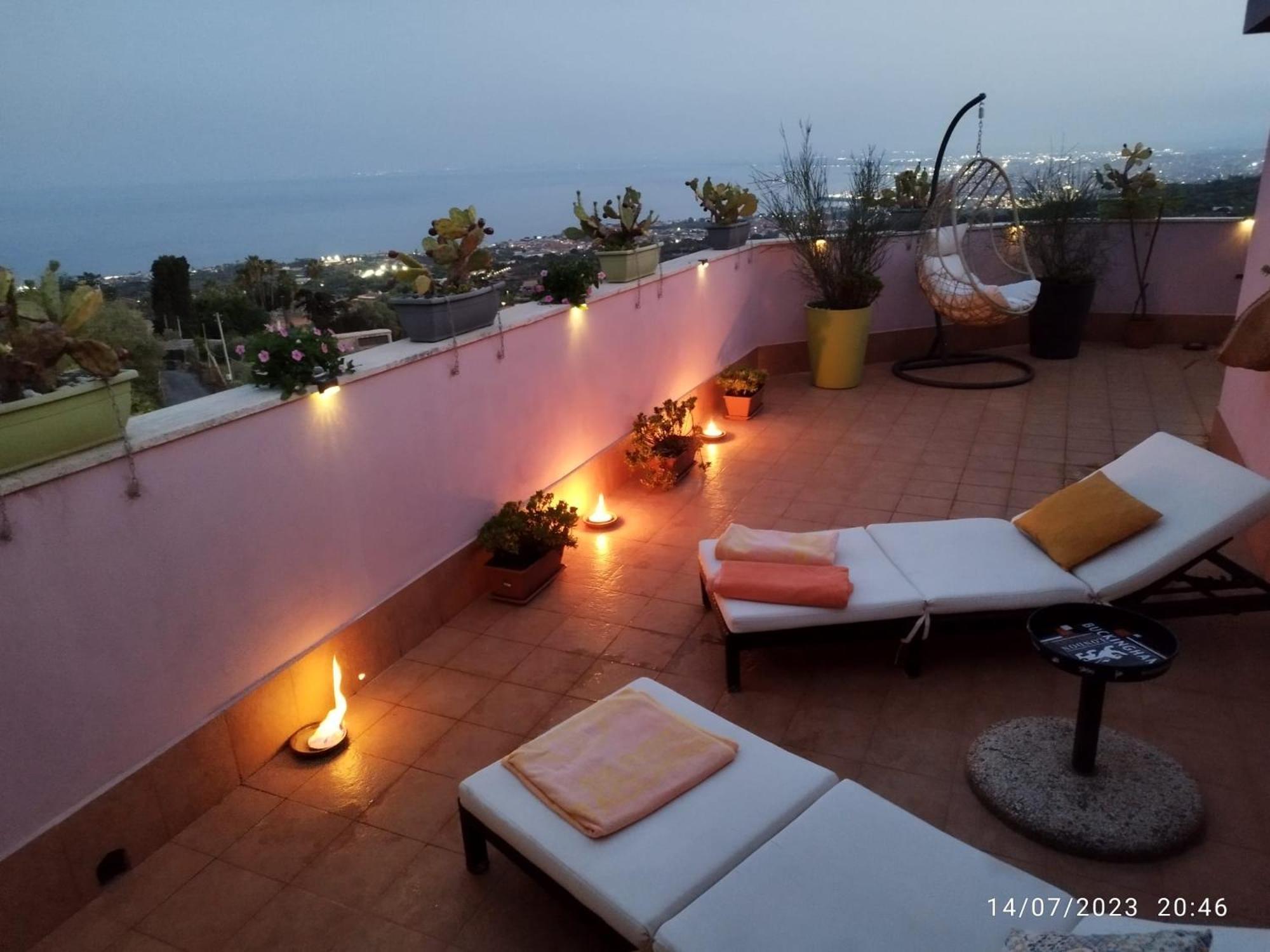 La Petite Maison Aci Castello Eksteriør billede
